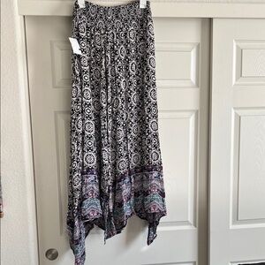 Elegant Black and White Patterned Skirt